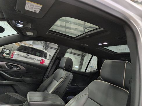 Used 2023 Chevrolet Traverse Premier image 12