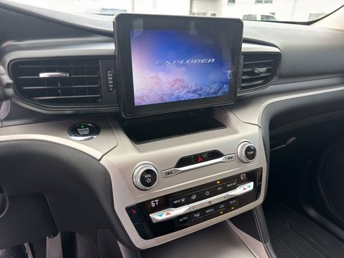 Used 2021 Ford Explorer XLT RWD image 16