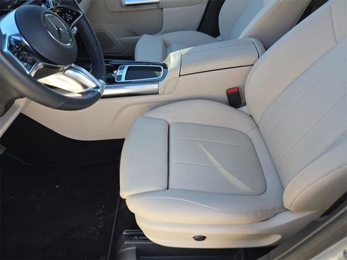 Used 2025 Mercedes-Benz GLA 250 4MATIC image 21