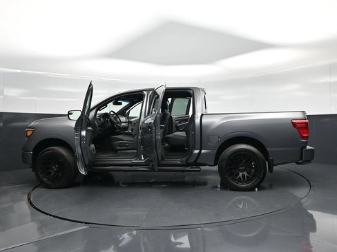 Used 2019 Nissan Titan SV w/ SV Convenience Package RWD image 36