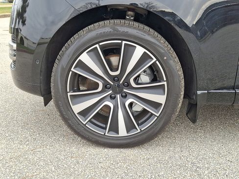 New 2026 Land Rover Range Rover SE image 2