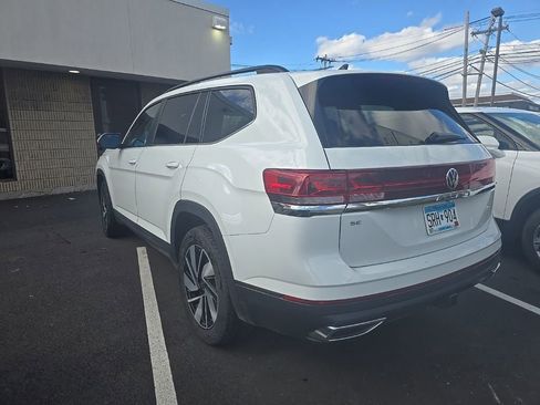 Used 2025 Volkswagen Atlas SE image 4
