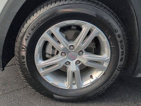 Used 2019 GMC Terrain SLE w/ Driver Convenience Package FWD image 9