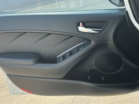 Used 2016 Kia Forte LX FWD image 19
