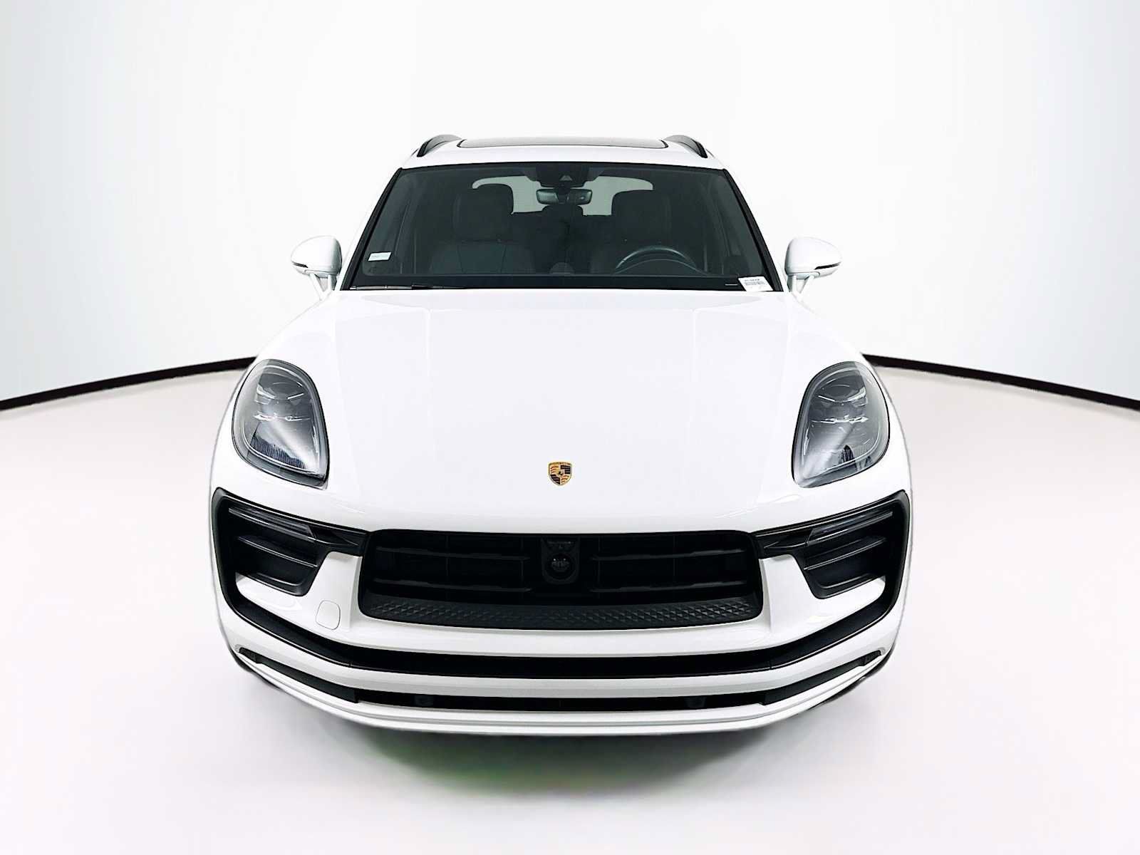 Certified 2026 Porsche Macan AWD/4WD image 6