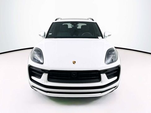Certified 2026 Porsche Macan AWD/4WD image 6