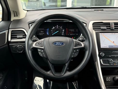 Used 2019 Ford Fusion SE FWD image 24