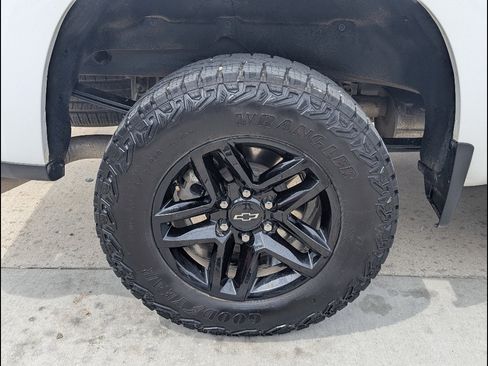 Used 2025 Chevrolet Silverado 1500 Custom Trail Boss AWD/4WD image 20