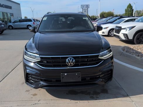 Used 2022 Volkswagen Tiguan SE R-Line image 3