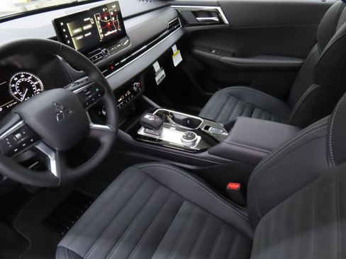 New 2025 Mitsubishi Outlander SE image 20