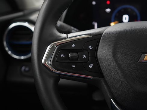 Used 2024 Chevrolet Trax LT w/ Sunroof Package image 27