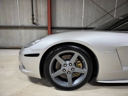 Used 2007 Chevrolet Corvette Coupe w/ Performance Package image 28