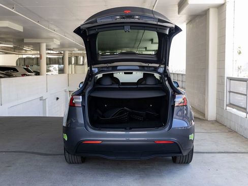 Used 2023 Tesla Model Y Long Range AWD/4WD image 21