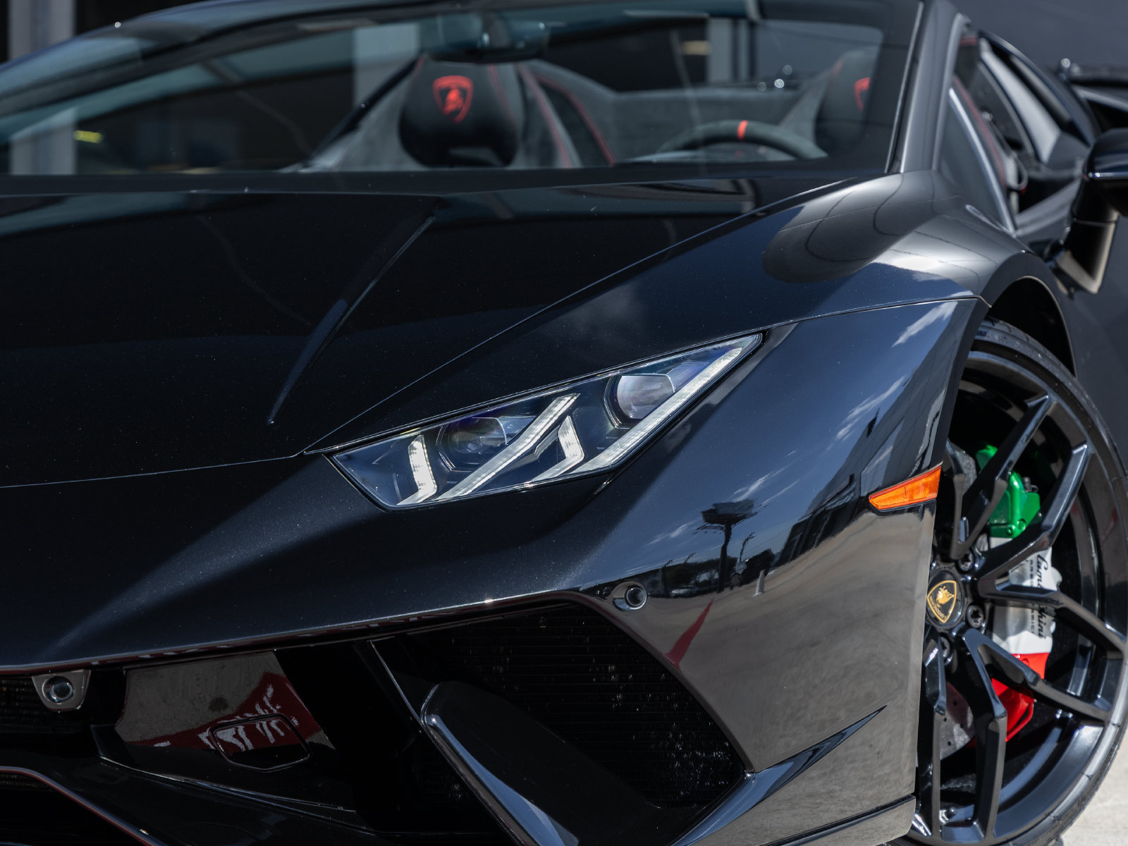 Used 2019 Lamborghini Huracan Performante AWD/4WD image 20