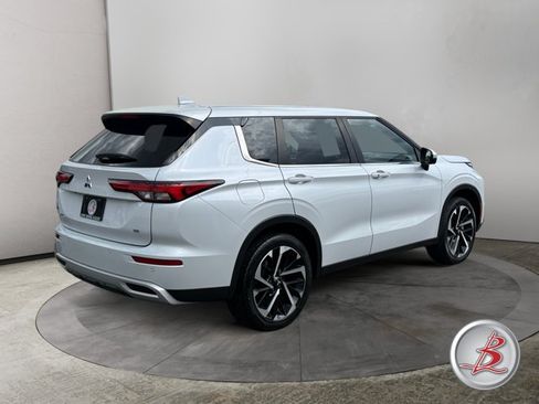 Used 2023 Mitsubishi Outlander SE AWD/4WD image 7
