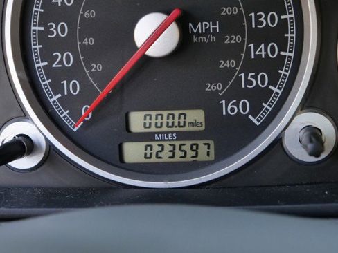 Used 2006 Chrysler Crossfire Limited image 11