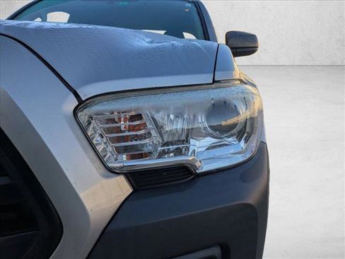 Used 2017 Toyota Tacoma SR image 9