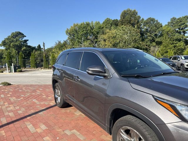 Used 2018 Toyota Highlander Limited Platinum FWD image 18