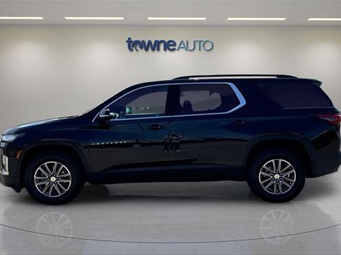 Used 2023 Chevrolet Traverse LT image 2