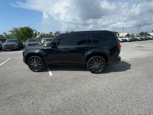 Used 2025 Lexus GX 550 w/ Accessory Package (2T) AWD/4WD image 5