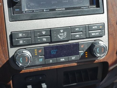 Used 2011 Ford F250 Lariat w/ Lariat Interior Pkg image 13