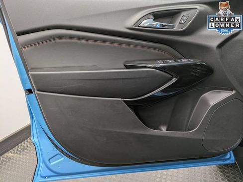 Used 2025 Chevrolet Trax RS w/ Sunroof Package FWD image 8
