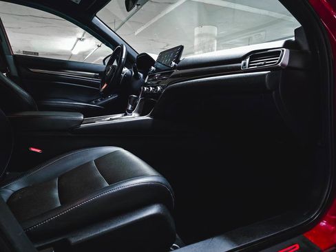 Used 2018 Honda Accord Sport image 33