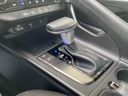 Certified 2025 Hyundai Elantra Sport image 18