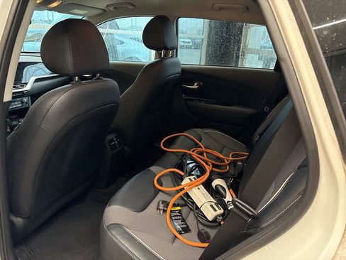 Certified 2022 Kia Niro EX w/ Cold Weather Package image 17