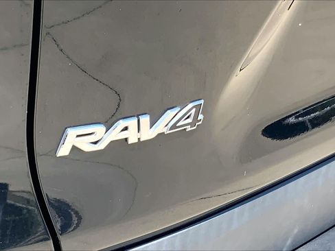 Used 2020 Toyota RAV4 LE FWD image 10