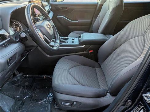 Used 2025 Toyota Highlander LE image 15