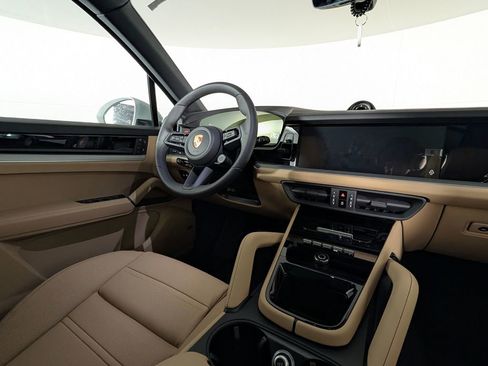 New 2026 Porsche Cayenne image 22