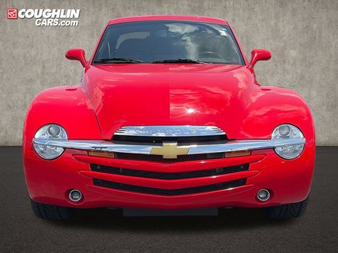 Used 2004 Chevrolet SSR w/ Preferred Equipment Group RWD image 2