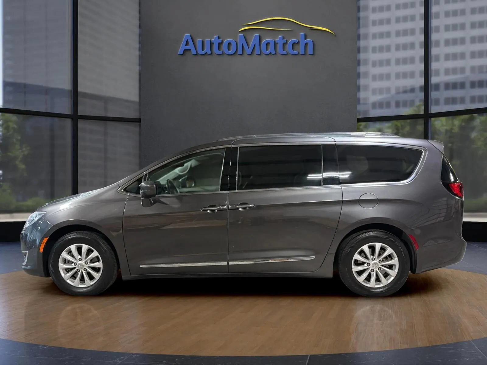 Used 2019 Chrysler Pacifica Touring-L FWD image 7