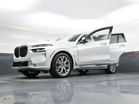 Used 2024 BMW X7 xDrive40i image 43