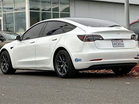 Used 2021 Tesla Model 3 Standard Range Plus image 6