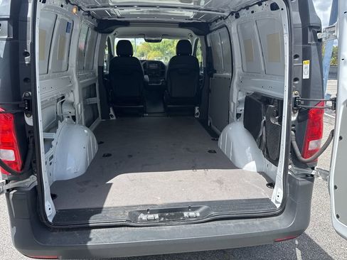 Used 2023 Mercedes-Benz Metris image 7