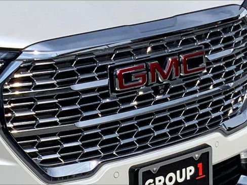Used 2024 GMC Terrain Denali w/ Denali Premium Package AWD/4WD image 27