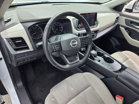 Used 2025 Nissan Rogue SV FWD image 8