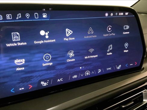 Used 2024 Chevrolet Traverse LT image 6