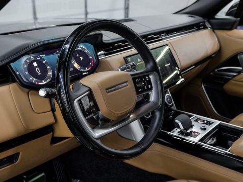 Used 2023 Land Rover Range Rover Autobiography image 25