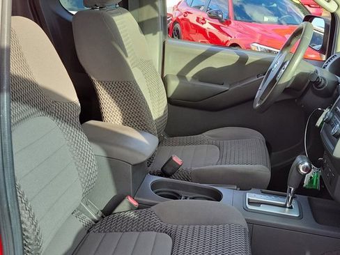 Used 2011 Nissan Frontier SV image 5