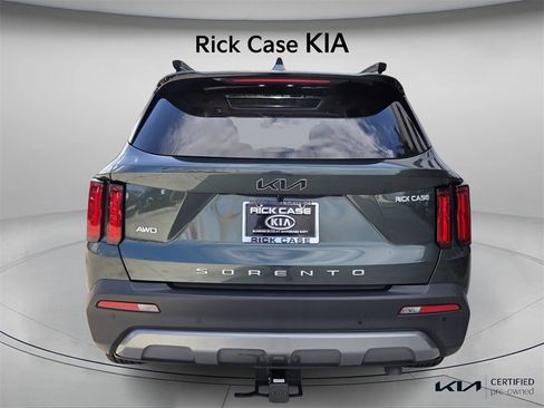 Certified 2022 Kia Sorento SX Prestige w/ Rust Color Package image 6