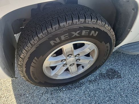 Used 2014 GMC Yukon XL SLT image 9