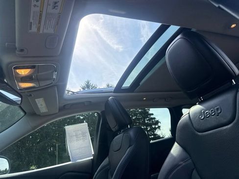 Used 2021 Jeep Cherokee Latitude Lux w/ Sun & Sound Group AWD/4WD image 6
