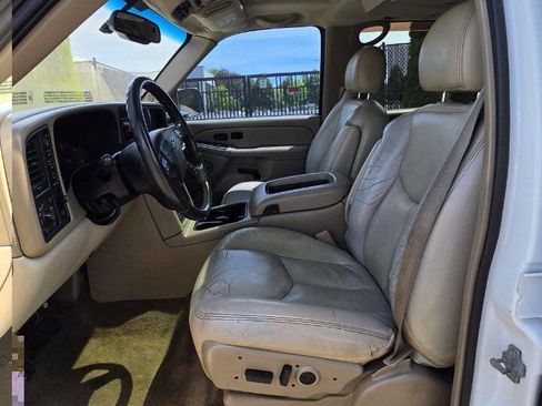 Used 2005 Chevrolet Tahoe LT w/ LT Preferred Equipment Group AWD/4WD image 9