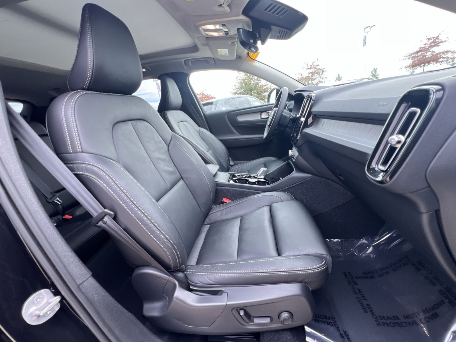 Used 2024 Volvo XC40 B5 Plus w/ Climate Package AWD/4WD image 27