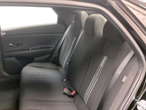 Certified 2025 Hyundai Elantra SEL image 10