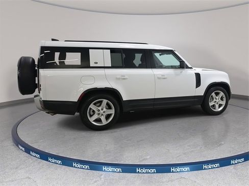 Used 2023 Land Rover Defender 130 SE image 6
