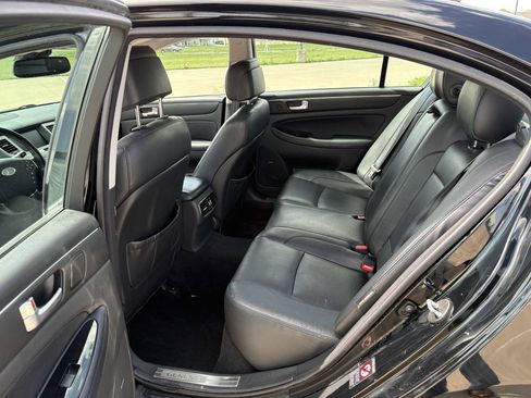 Used 2012 Hyundai Genesis 3.8 w/ Premium Pkg RWD image 10